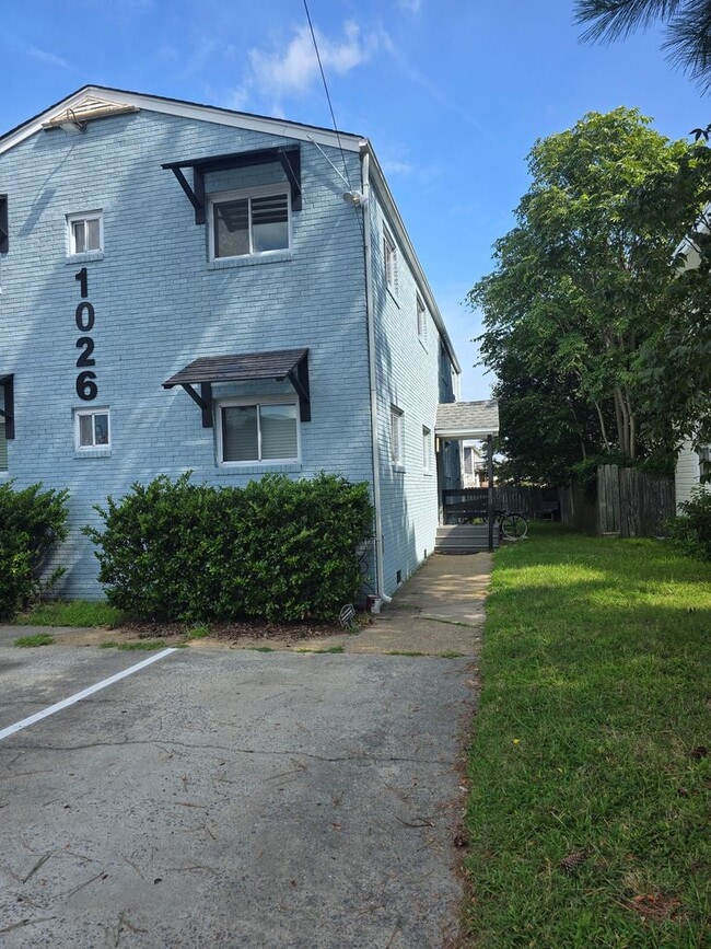 Building Photo - 1026 Little Bay Ave