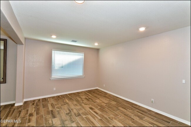 Building Photo - 10716 Drew Pearson Dr