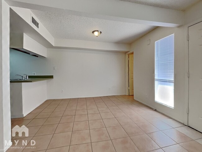 Building Photo - 5308 W Belleview St