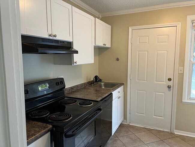 Building Photo - 113 Rue Max St