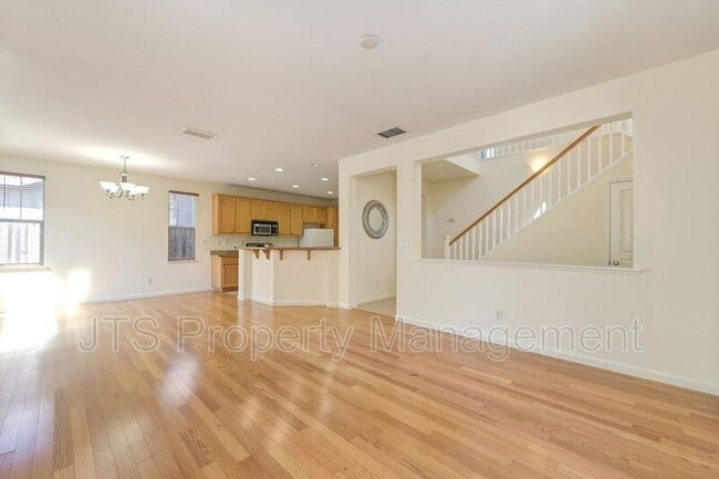 Building Photo - 280 Soaring Hawk Ln