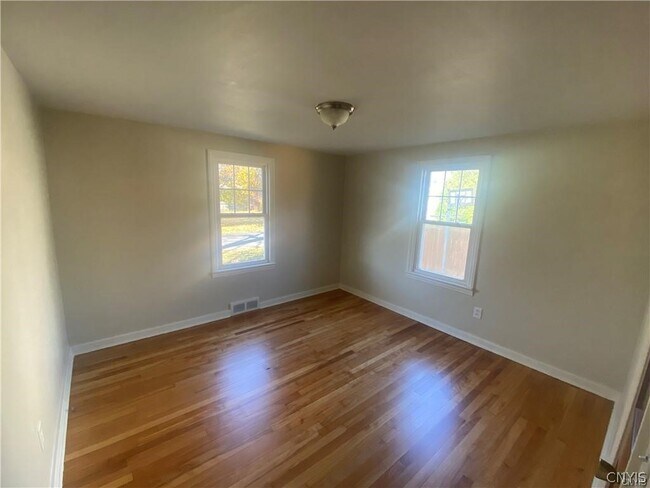 Building Photo - 106 Hazelhurst Ave