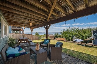 Building Photo - Ocean view 1 bedroom bottom floor unit close to Alki