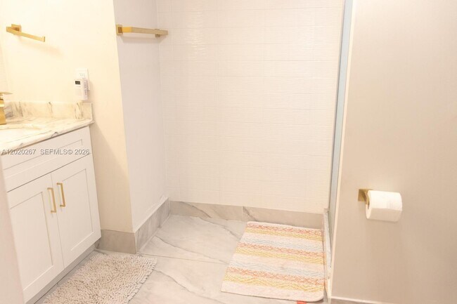 Building Photo - 2200 S Cypress Bend Dr