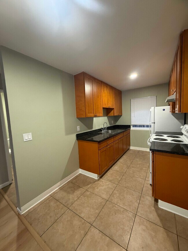 Building Photo - 2124 90th Ave