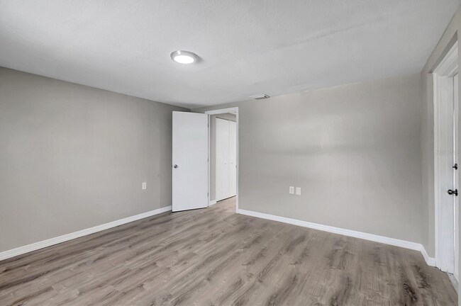 Building Photo - 7210 Parrot Dr