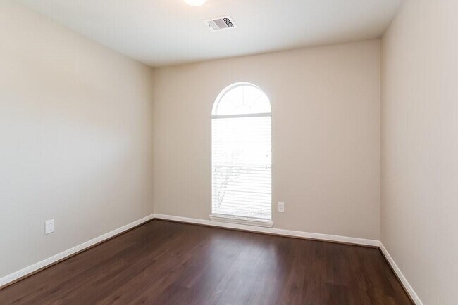 Building Photo - 9808 Woodhollow Dr