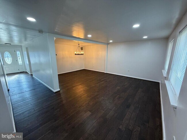 Building Photo - 8049 St Annes Ct