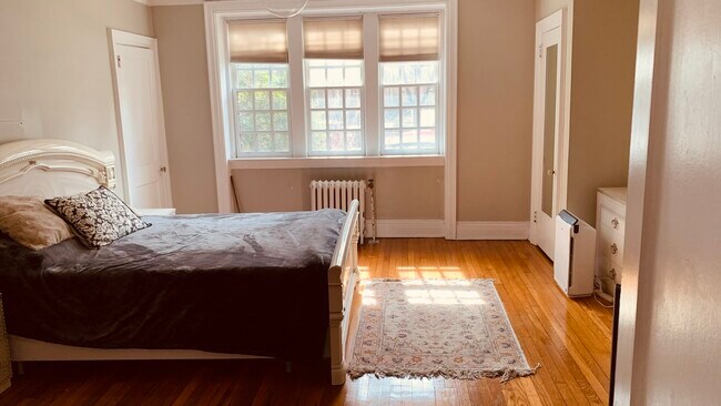 Building Photo - 4625 Pine St