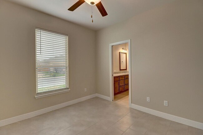 Building Photo - 2202 Crystal Bay Dr.