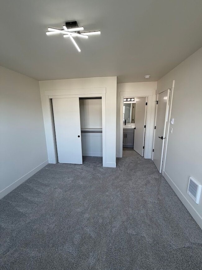 Building Photo - Elvira Place