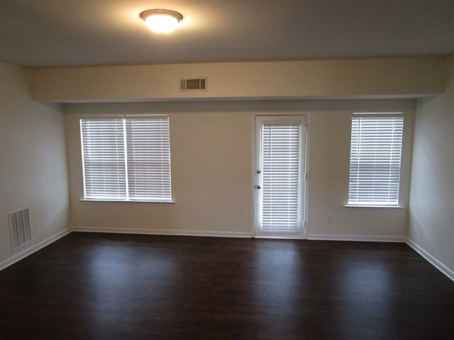 Building Photo - 1180 Cumberland Creek Way