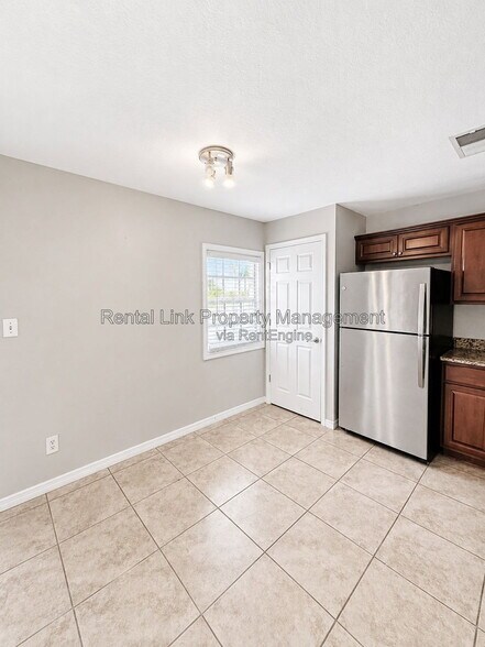 Building Photo - 4728 Beach Dr SE