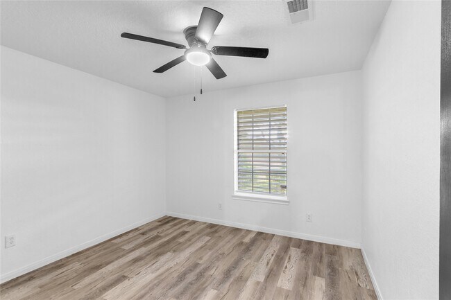 Building Photo - 2930 23rd Ave N