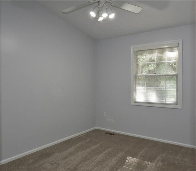 Building Photo - 2630 Birchwood Ln