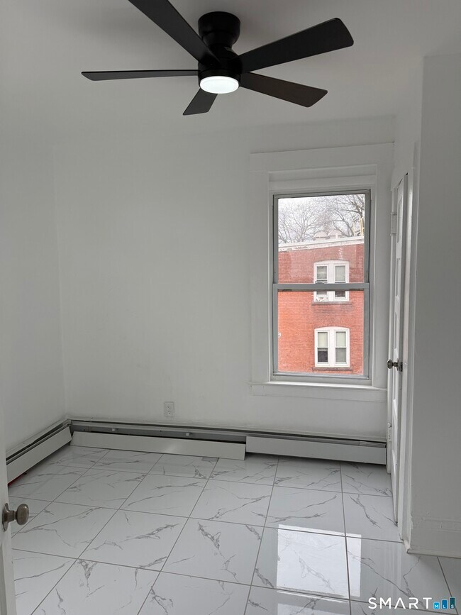 Building Photo - 429 Summit St