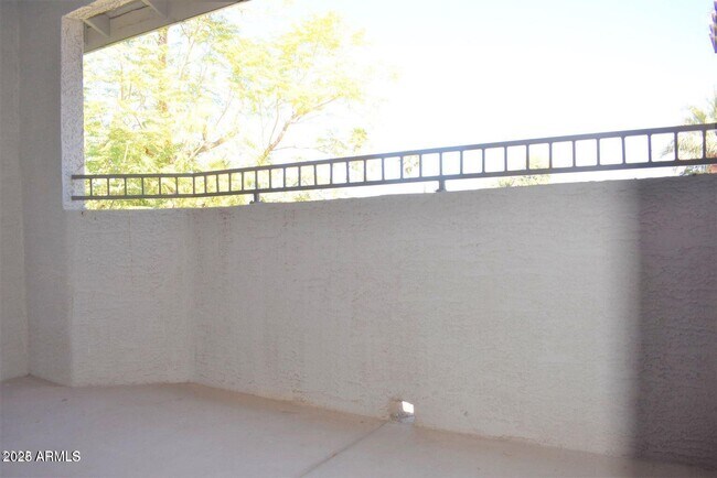 Building Photo - 2025 E Campbell Ave