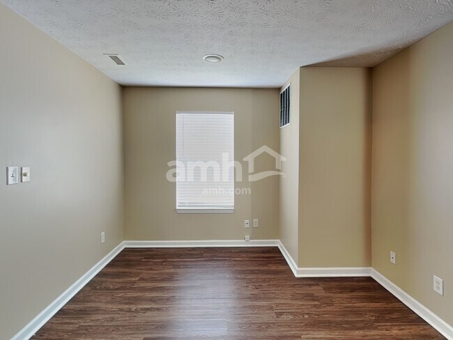 Building Photo - 1196 River Ridge Dr