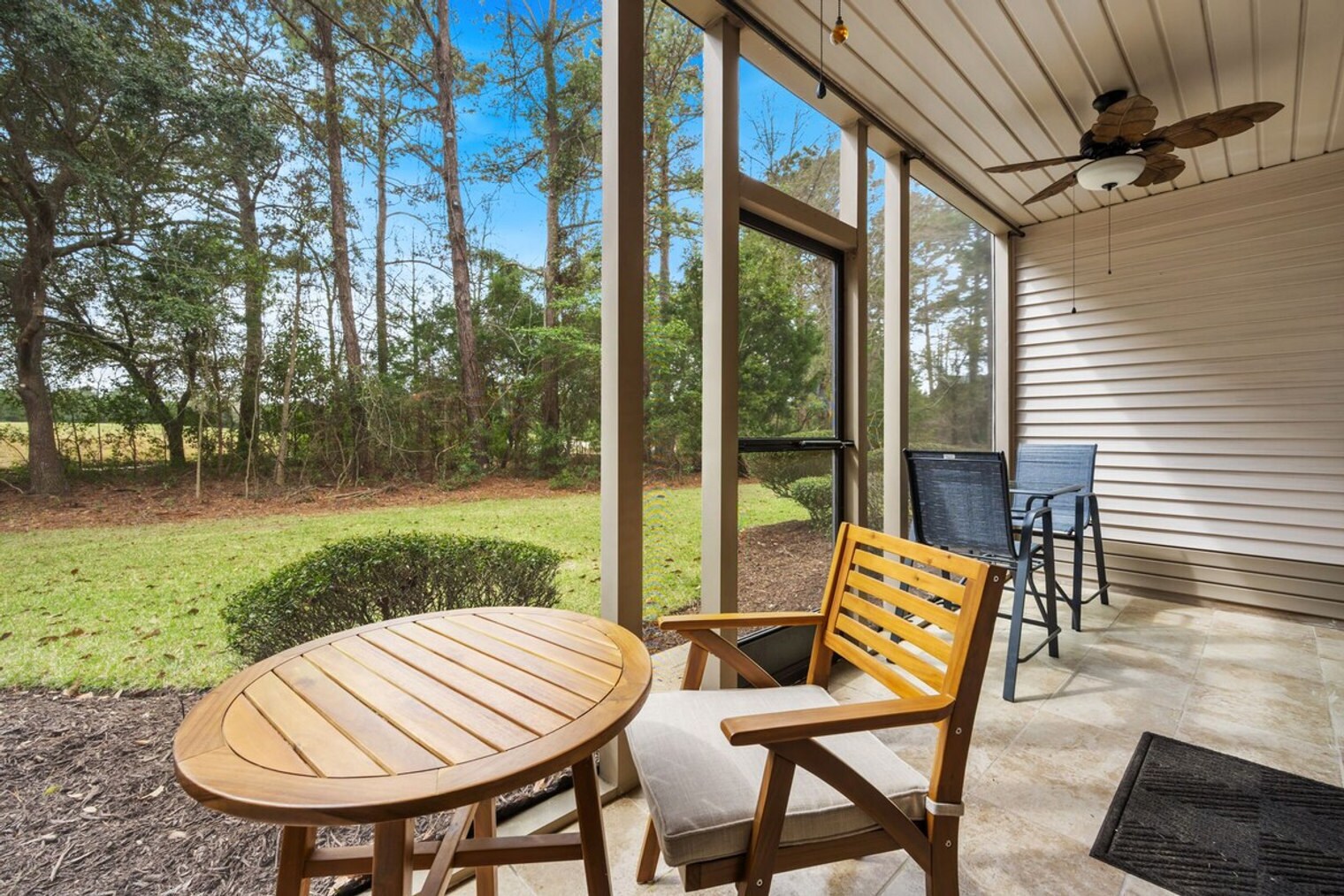 Building Photo - 390 Pinehurst Ln