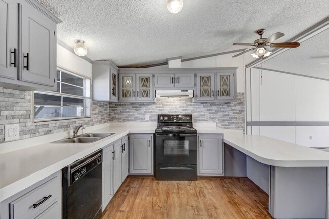 Building Photo - *SPACIOUS HOME IN PIKEVILLE SCHOOL DISTRICT*