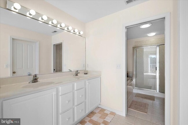 Building Photo - 38259 Lake Dr