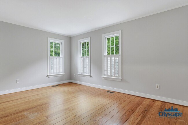Building Photo - Charming Farmhouse-style Home Adjacent to Huguenot Park!