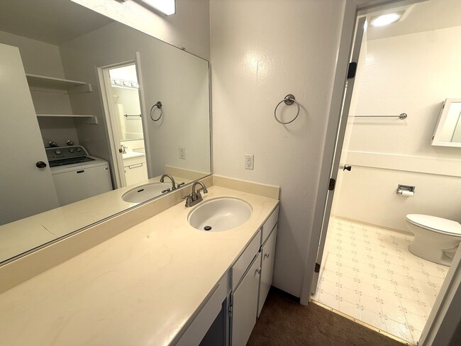 Building Photo - TWO BEDROOM PLUS LOFT, ONE AND HALF BATH T...