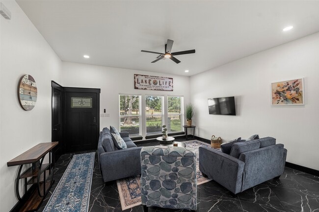 Building Photo - 310 Sweet Gum Ln