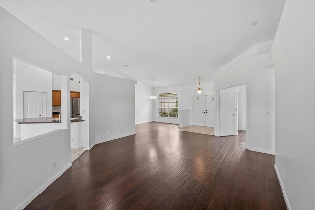 Building Photo - 106 Fernwood Crescent