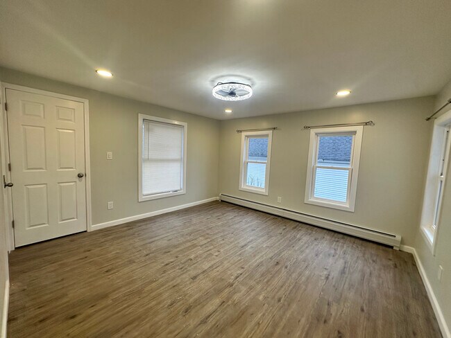 Building Photo - 5 Ashford St