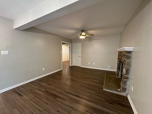 Building Photo - Stunning 4 Bed 3.5 Bath Home With Deck And...