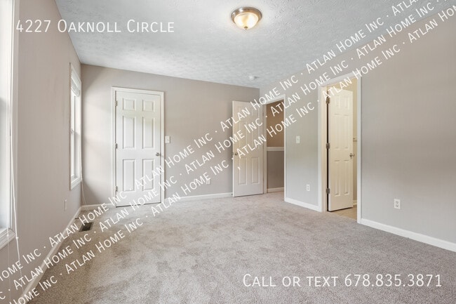 Building Photo - 4227 Oaknoll Cir