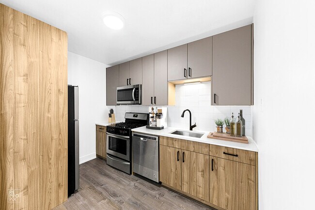 Primary Photo - 6230 N Kenmore Ave