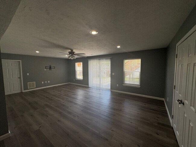 Building Photo - 5118 N Graybrooke Dr