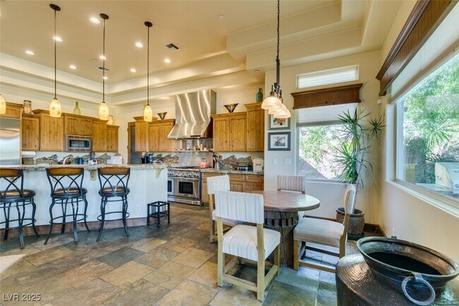 Building Photo - 549 Regents Gate Dr