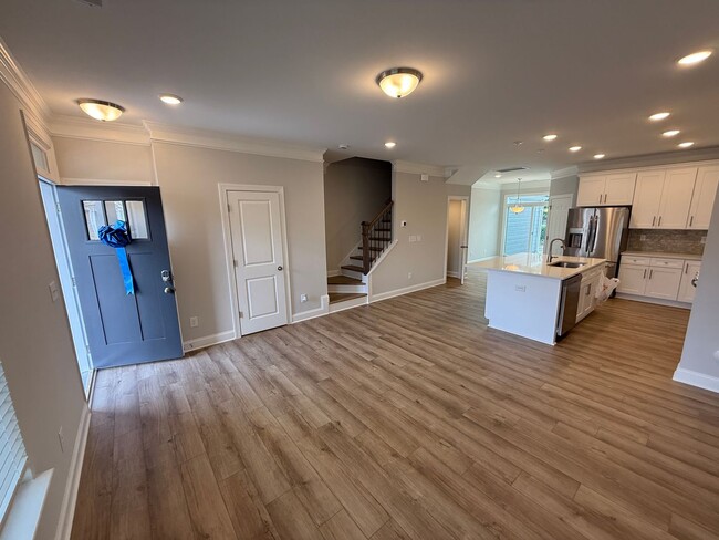 Building Photo - Brand New Townhome in Hickory Ridge School...