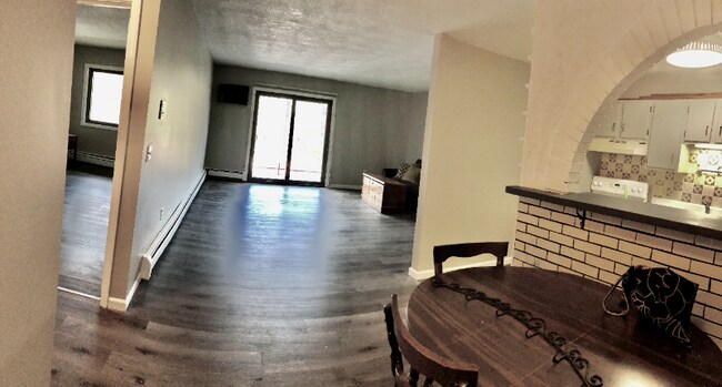 Building Photo - 9 Strawberry Bank Rd