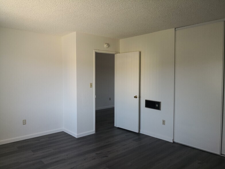 Building Photo - 415 S Orange Ave