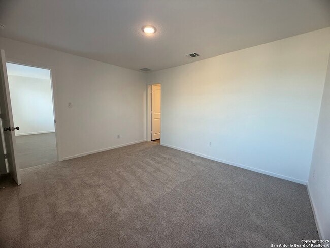 Building Photo - 204 Ottawa Wy