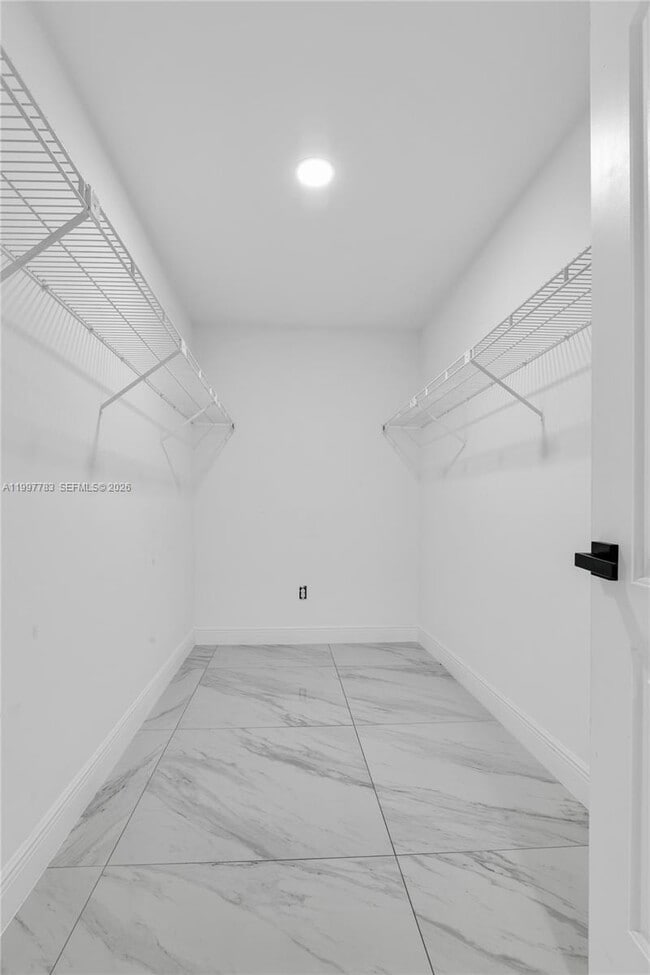 Building Photo - 702 NW Orchid St