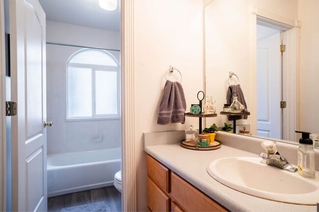 Building Photo - 1912 Oregon Ave