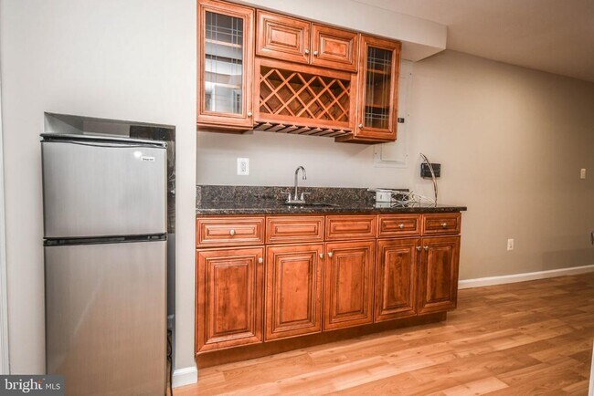 Building Photo - 9627 Locust Hill Dr
