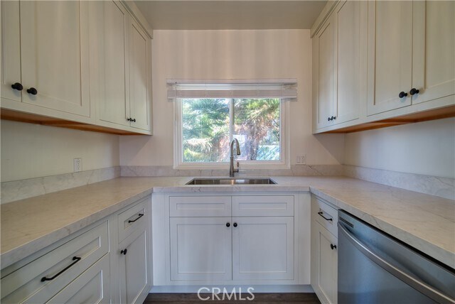 Building Photo - 926 Manhattan Beach Blvd