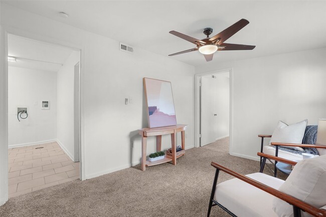 Building Photo - 9845 Dennis Dr