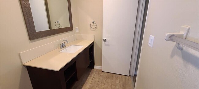 Building Photo - 644 Midiron Dr