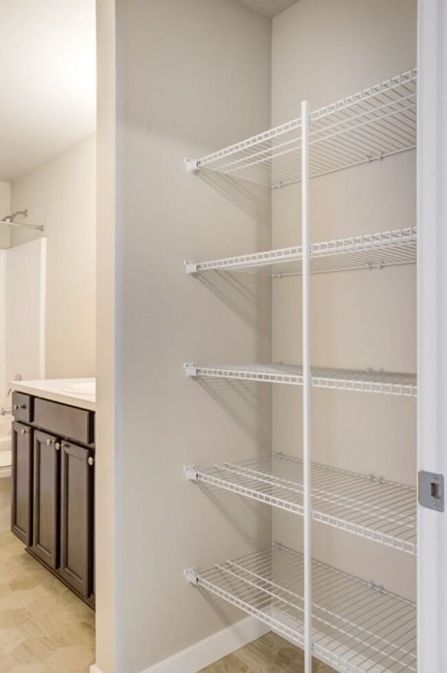 Building Photo - Modern 4BD 2.5BA in LSSD