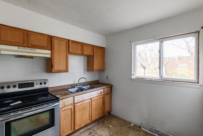 Building Photo - 2152 Erick Ave