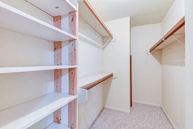 Building Photo - Charming 3-Bedroom Townhome in Prime Memor...
