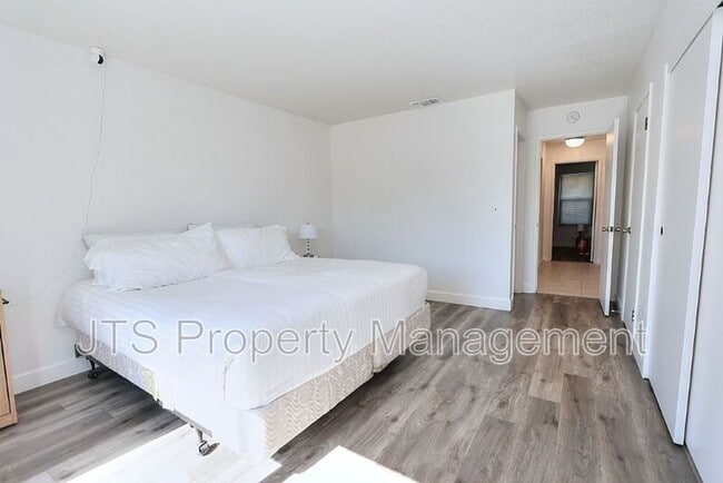 Building Photo - 6069 Kingwood Cir