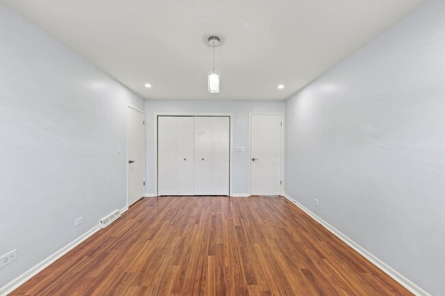 Building Photo - 1000 E Callero Cir